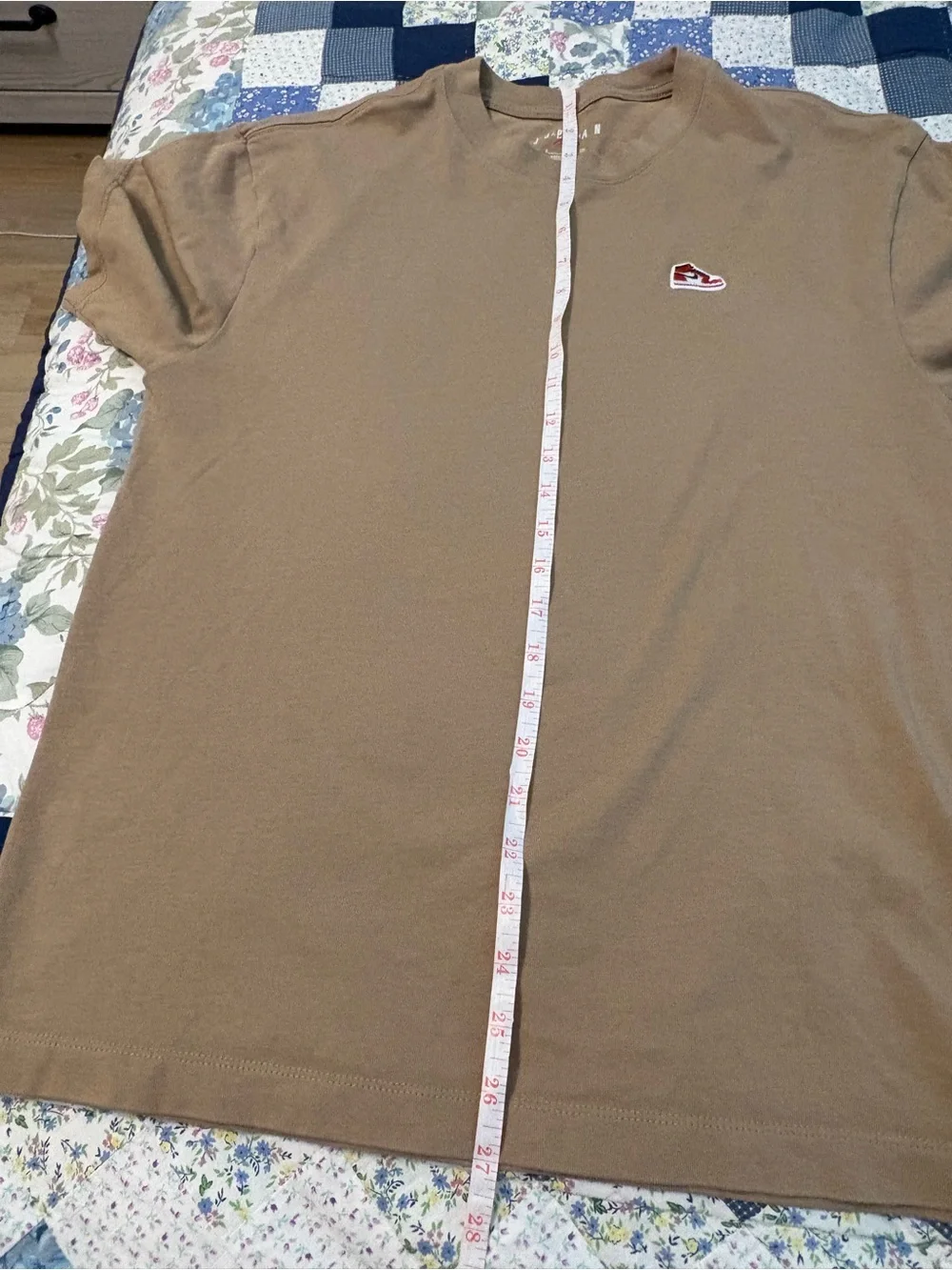 New Mens Air Jordan Sneaker Patch T Shirt Desert Sz S Retro Fit Tee